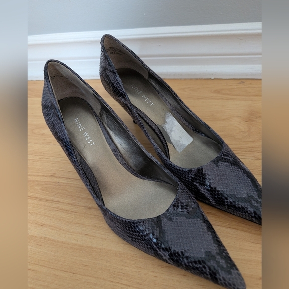 Nine West Gray Snakeskin Women's High Heels Pointed Toe High Size 8 Black Euc - Picture 4 of 5